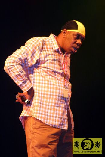 Burro Banton (Jam) with The Ruff Cutt Band - Reggae Geel Festival, Belgien 05. August 2006 (16).jpg